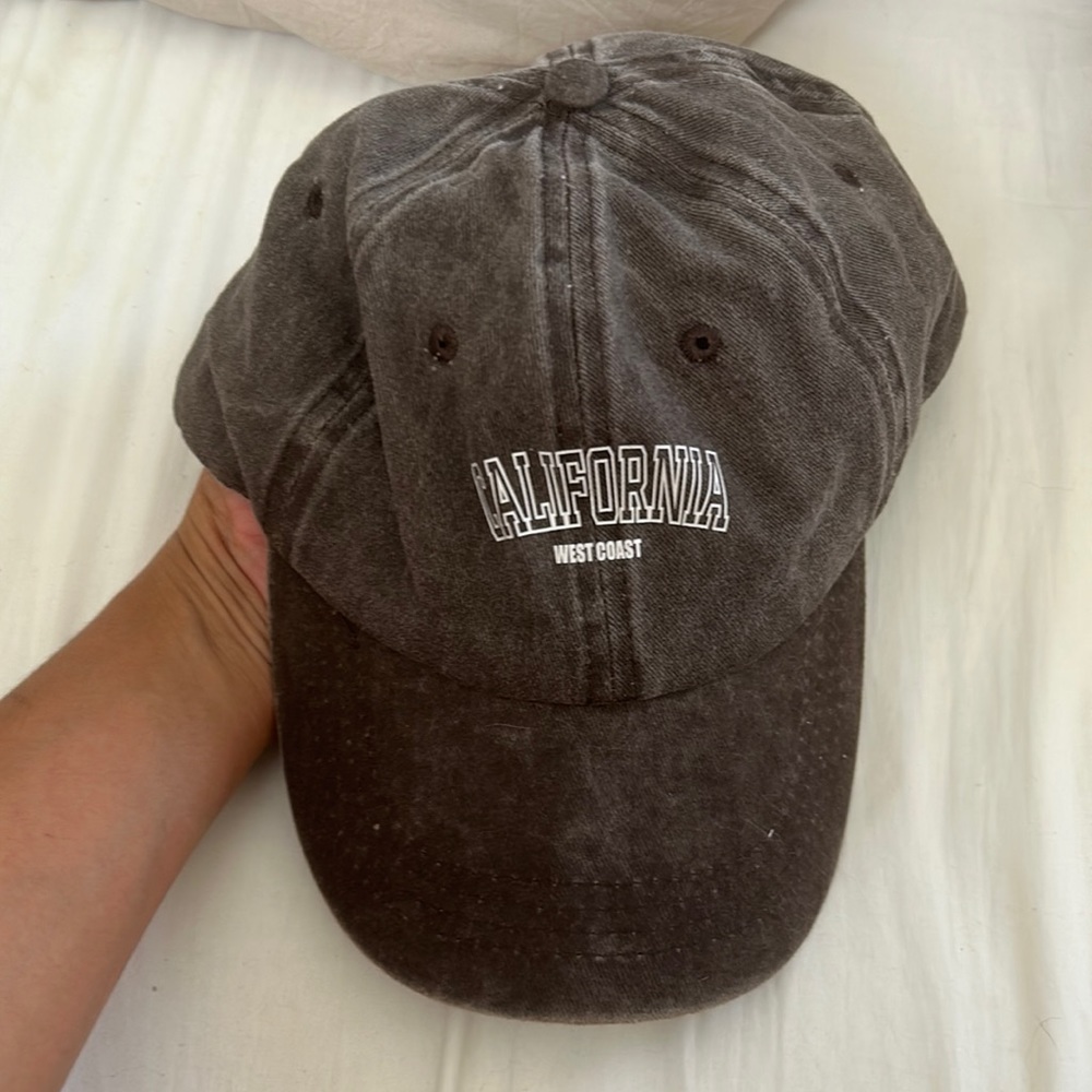NWT edikted California cap